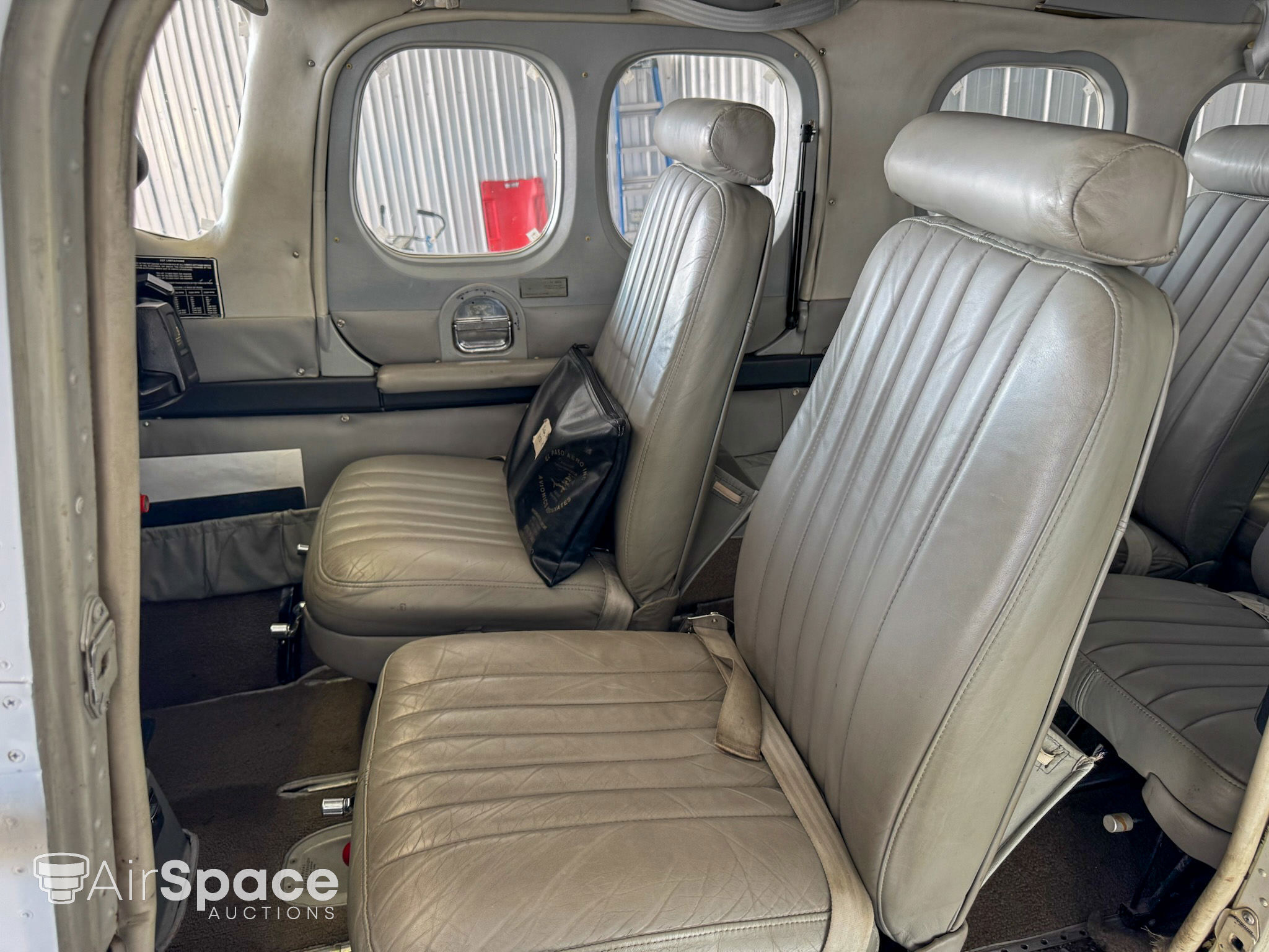 1980 Cessna P210N Pressurized Centurion - Interior