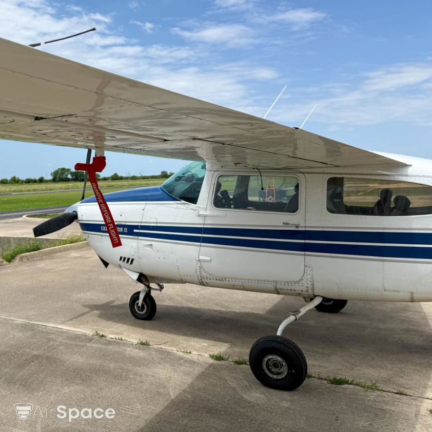 1975 Cessna 210L Turbo Centurion - Exterior