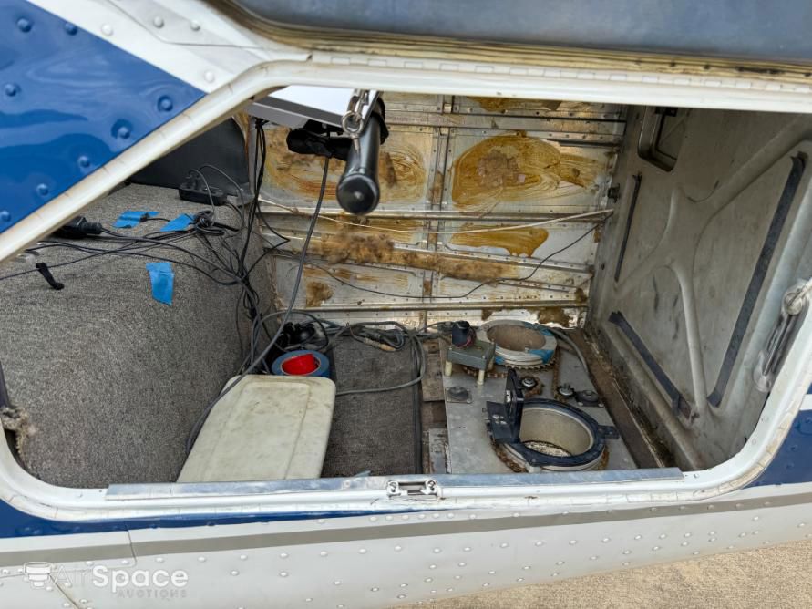 1975 Cessna 210L Turbo Centurion - Interior