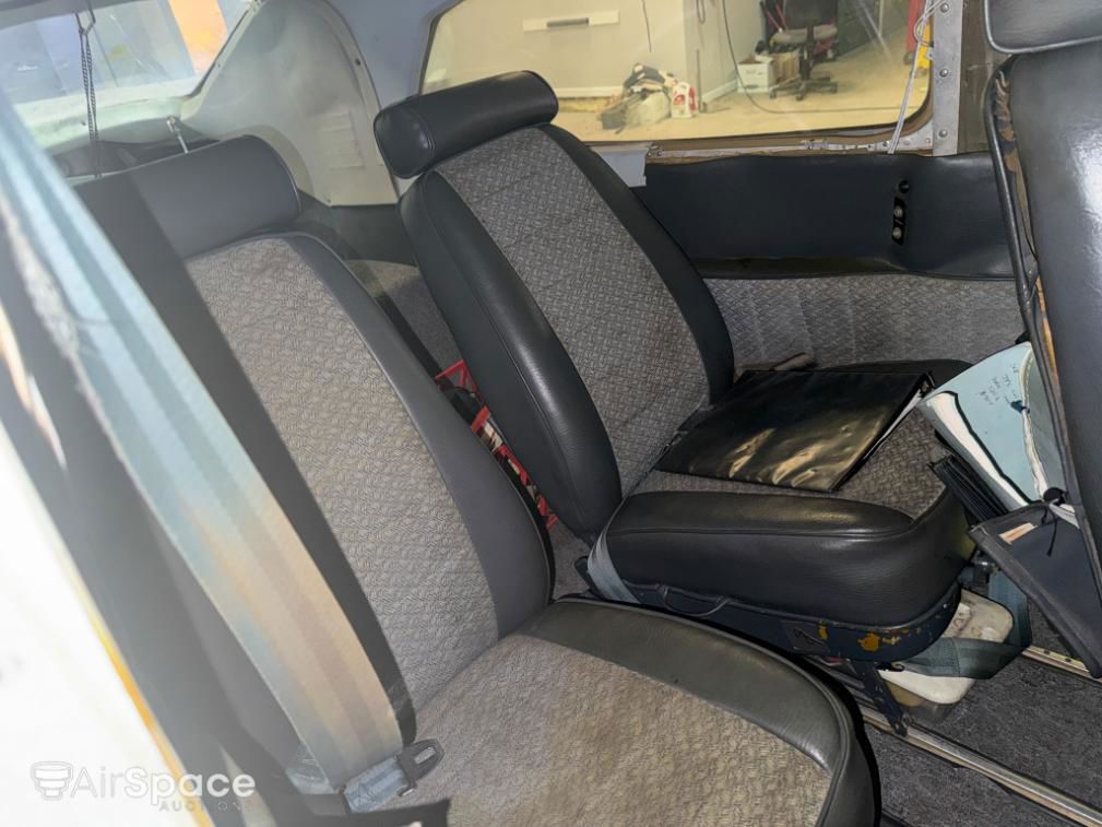1975 Cessna 210L Turbo Centurion - Interior