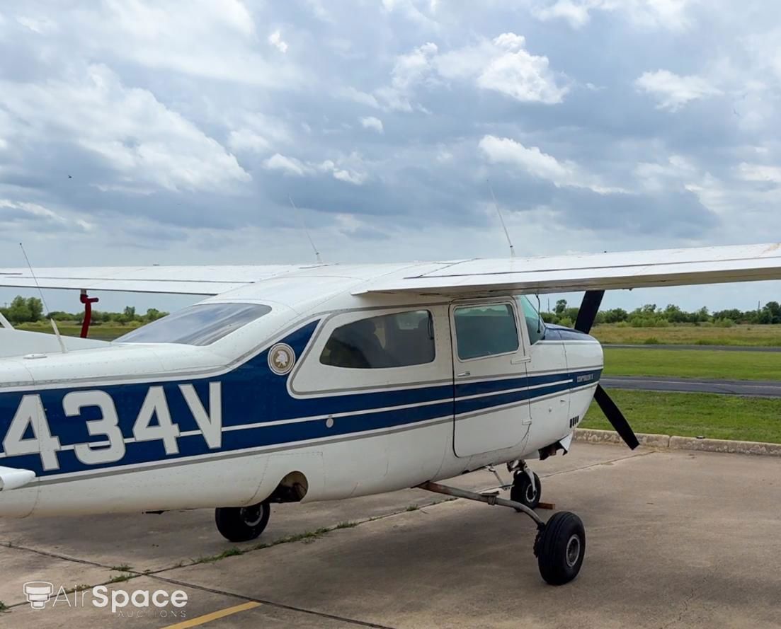 1975 Cessna 210L Turbo Centurion - Exterior