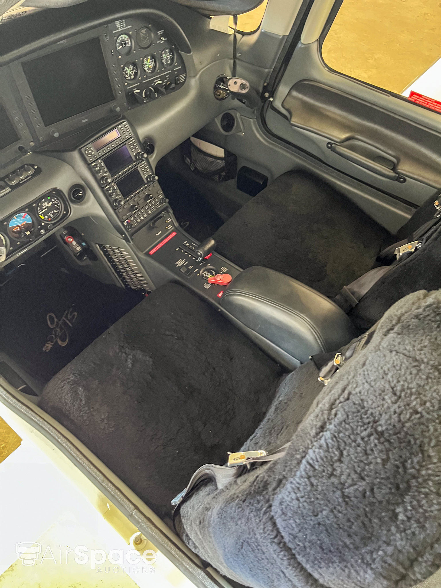 2005 Cirrus SR22 G2 - Interior
