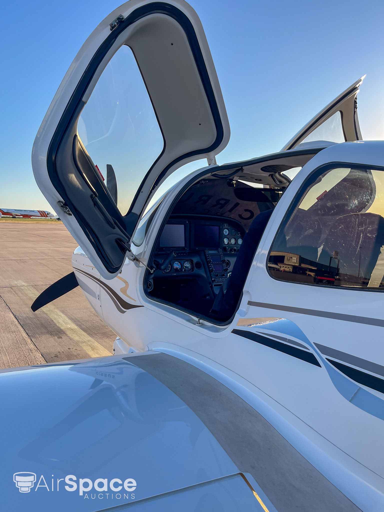 2005 Cirrus SR22 G2 - Exterior