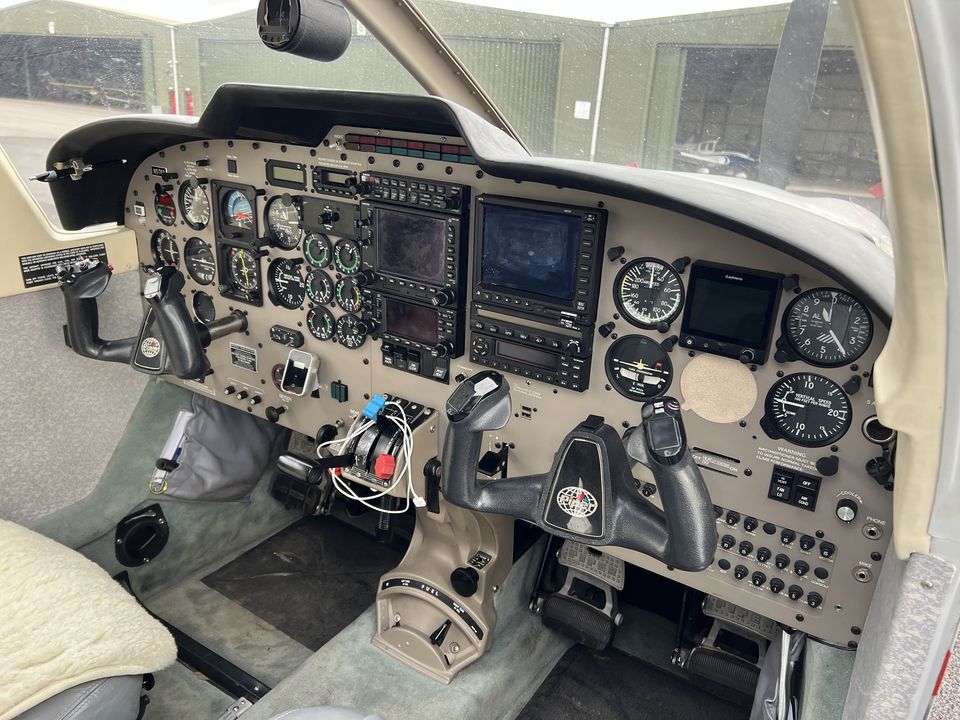 2001 Piper PA-32R-301T Saratoga 2 TC - Interior