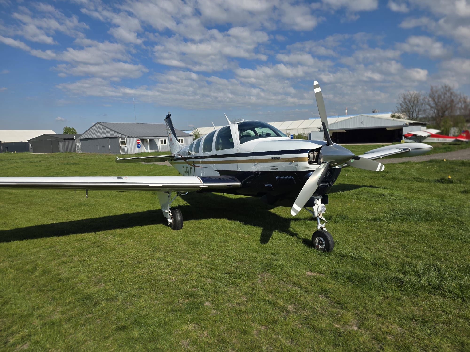 1980 Beech A36 Bonanza - Exterior