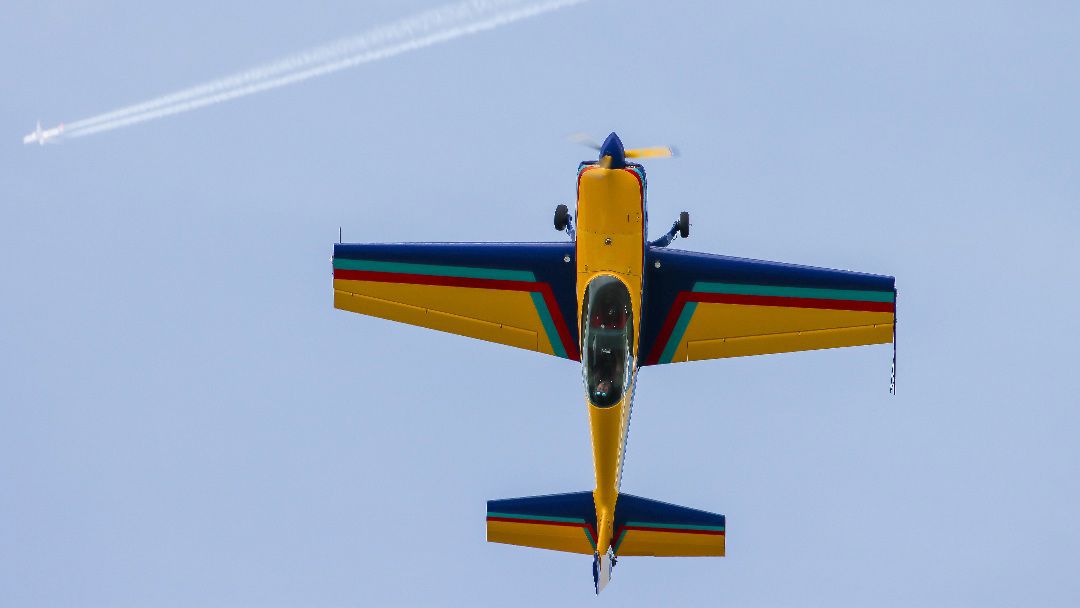 1999 Extra EA-200