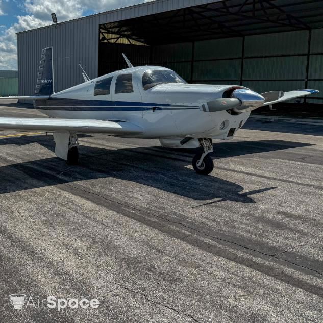 1975 Mooney M20C - Exterior