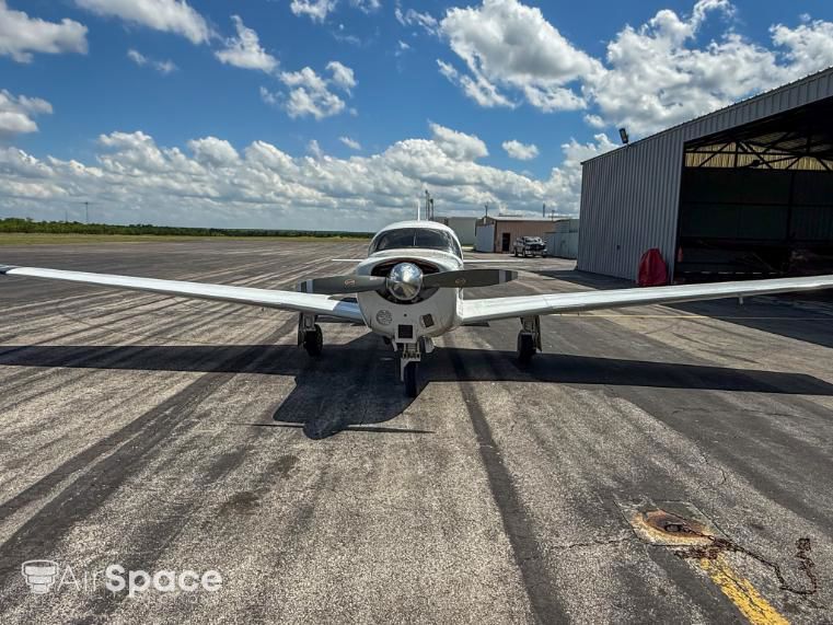 1975 Mooney M20C - Exterior