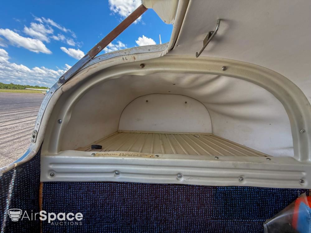 1975 Mooney M20C - Interior
