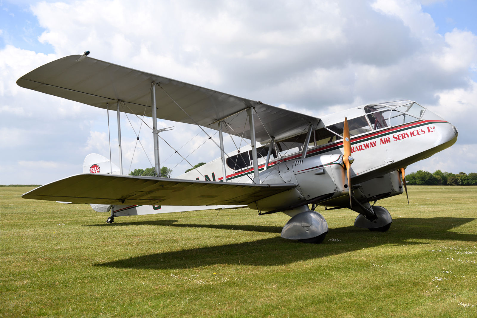 1943 De Havilland DH-84 Dragon - Exterior