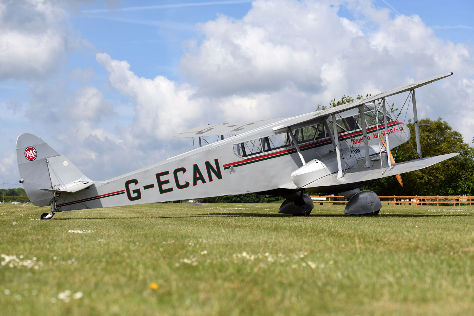 1943 De Havilland DH-84 Dragon - Exterior
