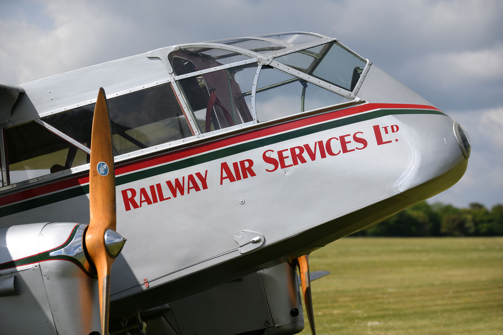 1943 De Havilland DH-84 Dragon - Exterior