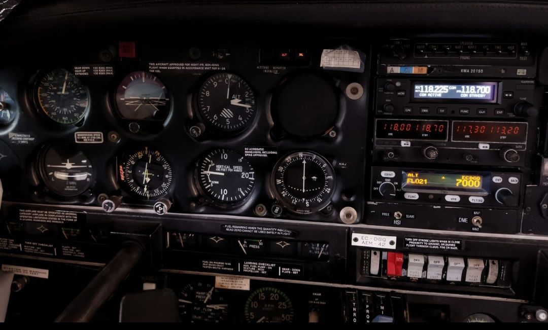 1979 Piper PA-28RT-201 Arrow IV - Interior