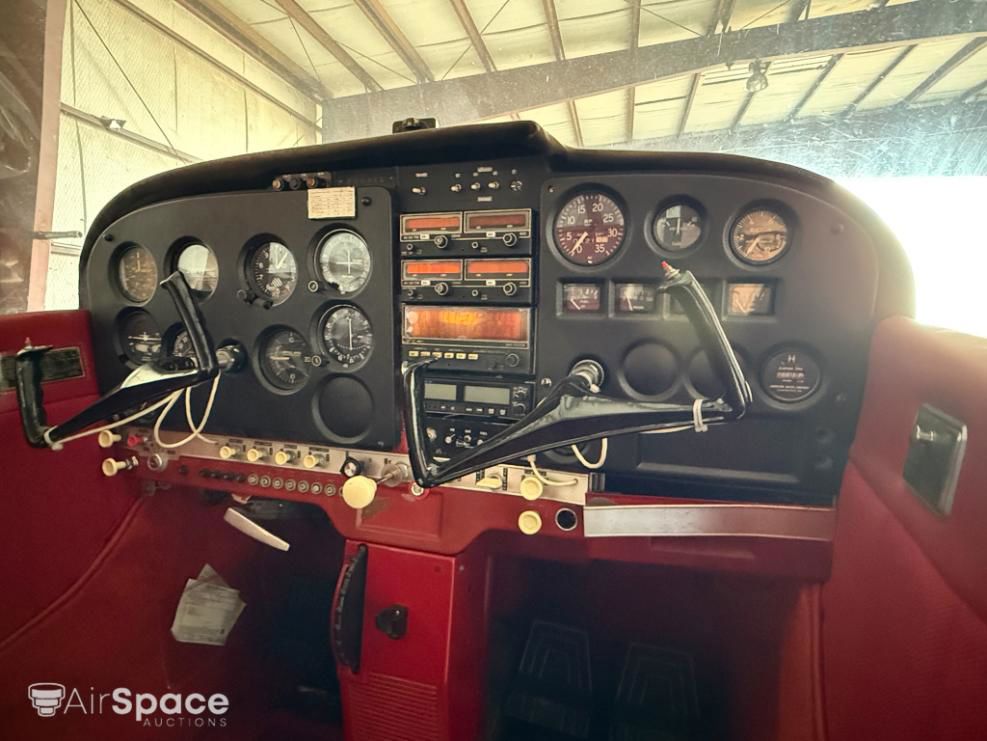 1967 Cessna 172 Skyhawk - Interior