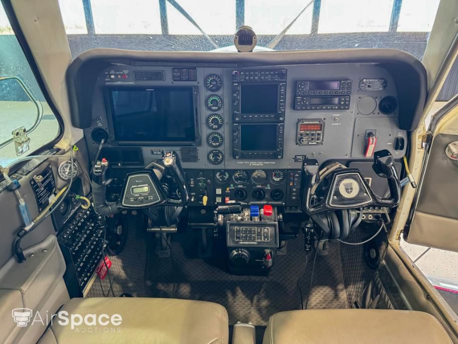 1984 Beechcraft B36TC Bonanza - Interior