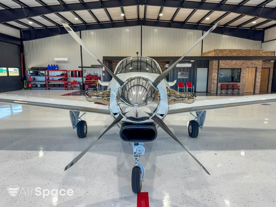1984 Beechcraft B36TC Bonanza - Exterior