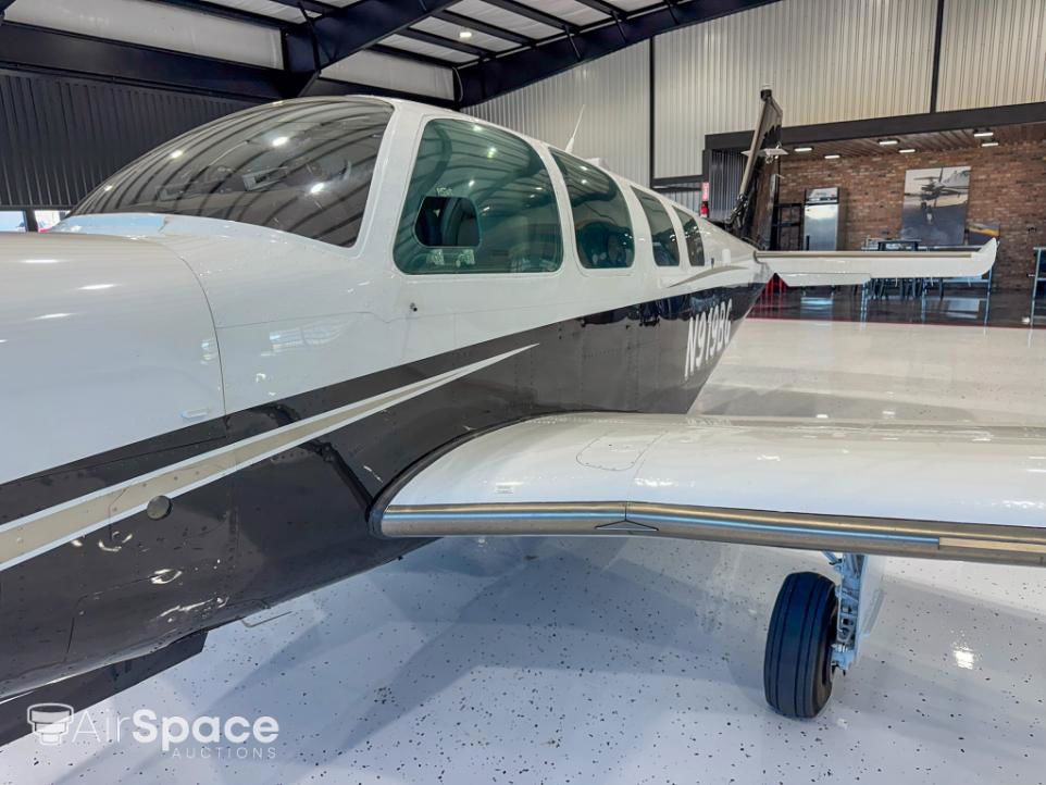 1984 Beechcraft B36TC Bonanza - Exterior