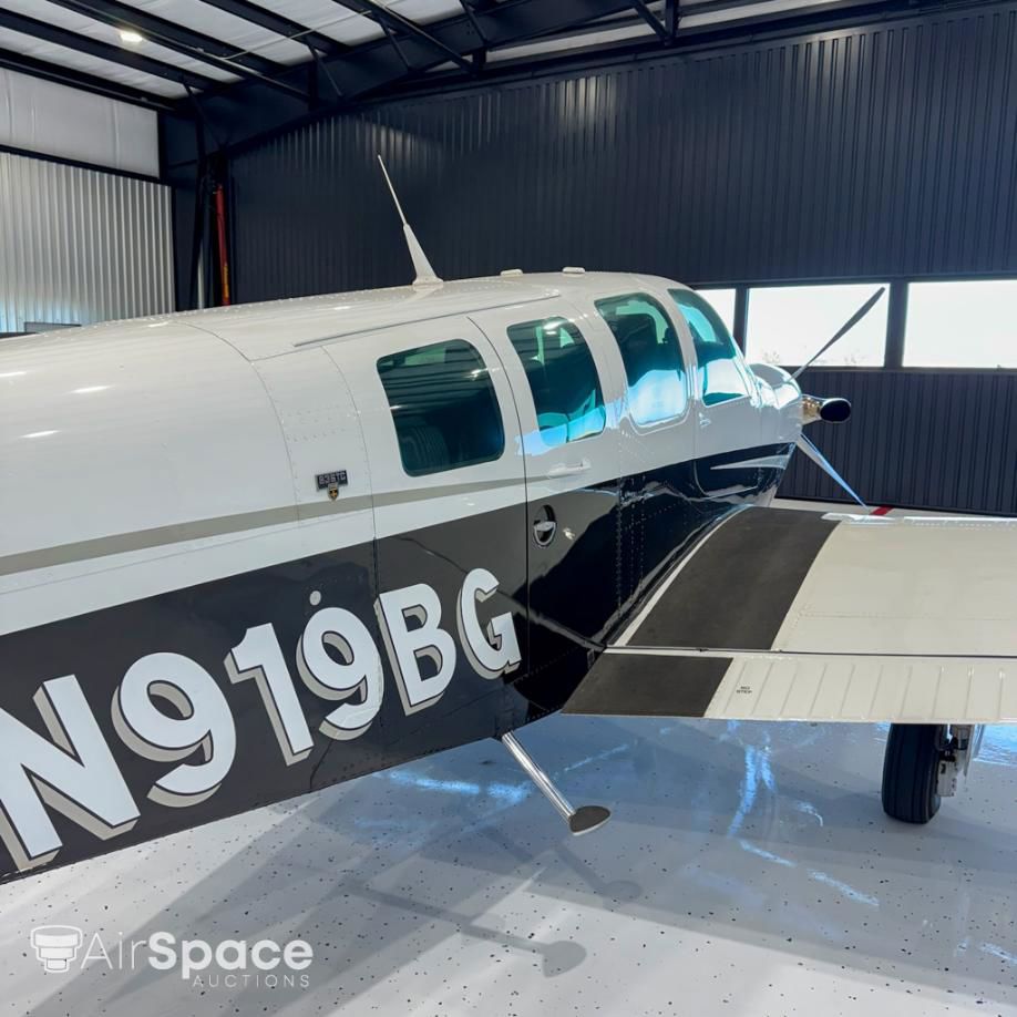 1984 Beechcraft B36TC Bonanza - Exterior