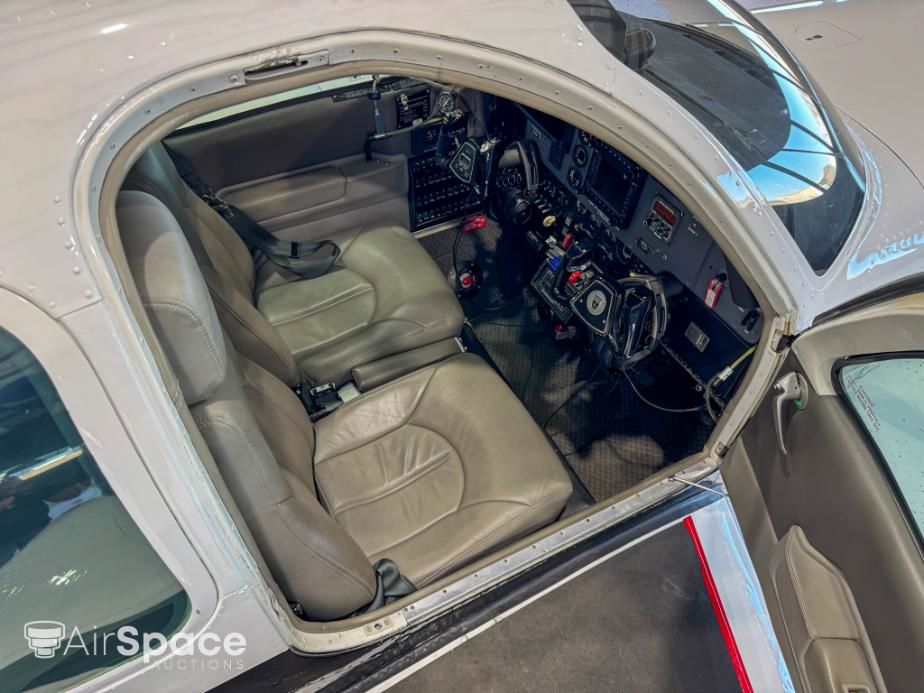 1984 Beechcraft B36TC Bonanza - Interior