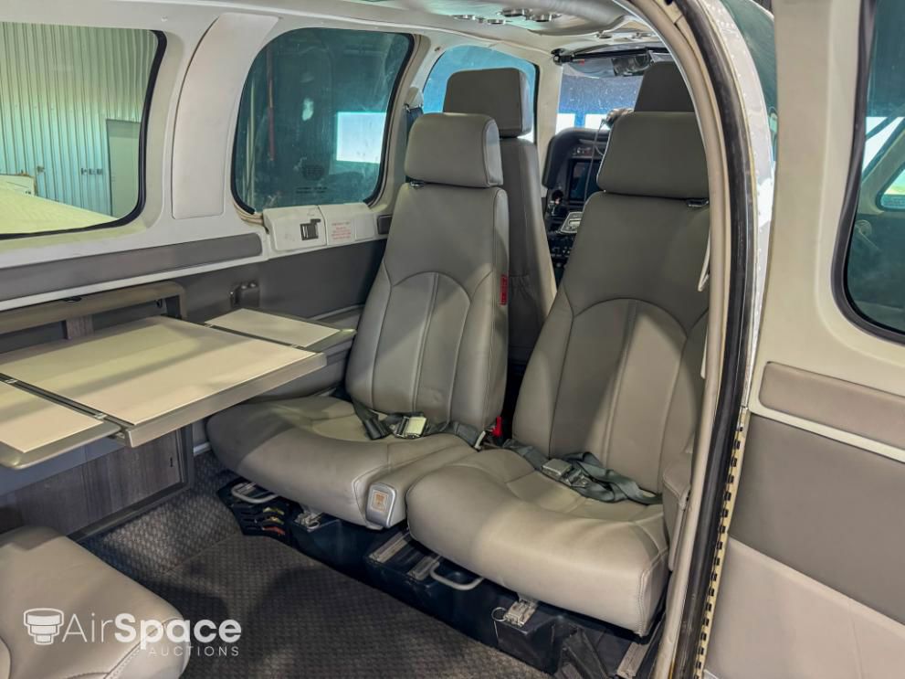 1984 Beechcraft B36TC Bonanza - Interior