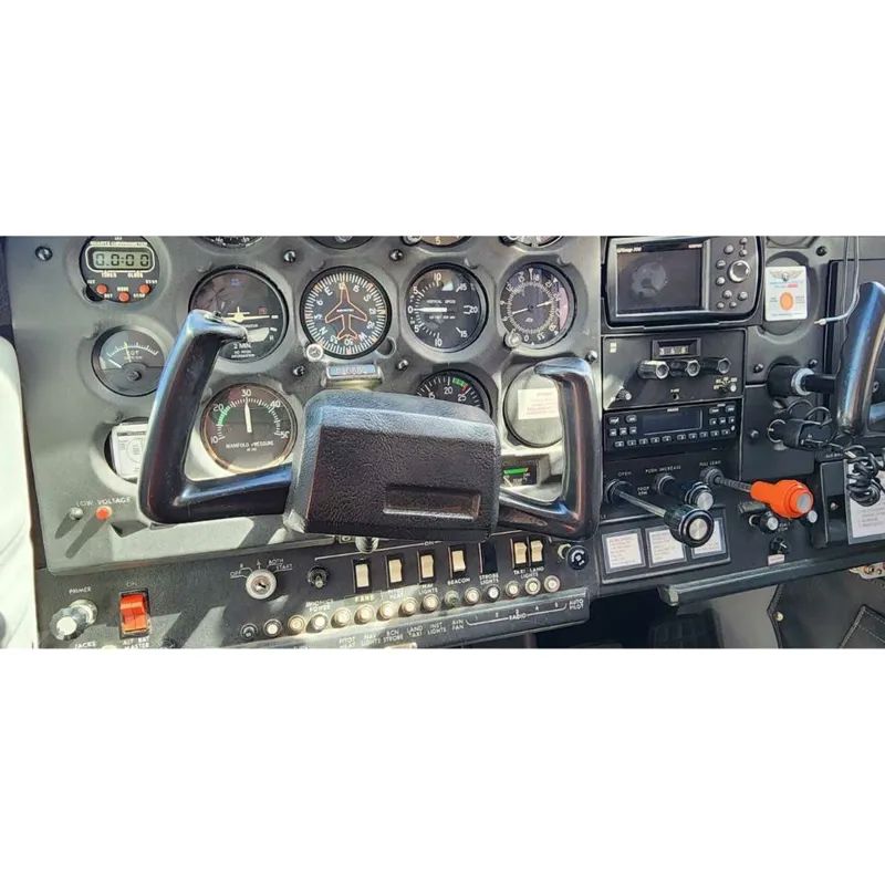 1981 Cessna 180K Skywagon - Interior