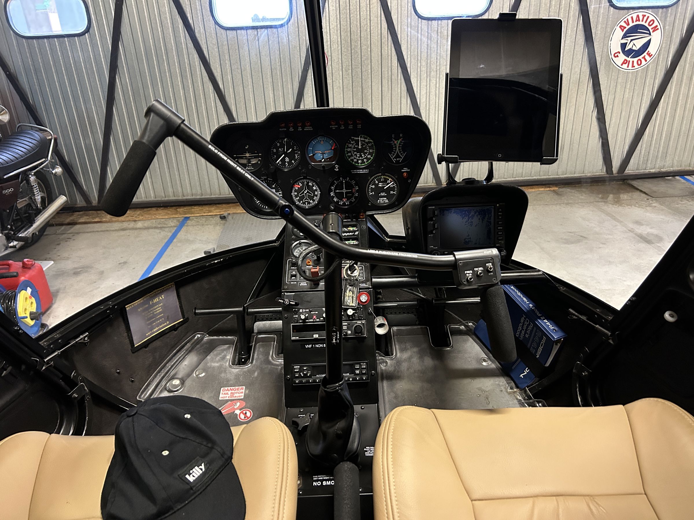 2010 Robinson R44 Clipper II - Interior