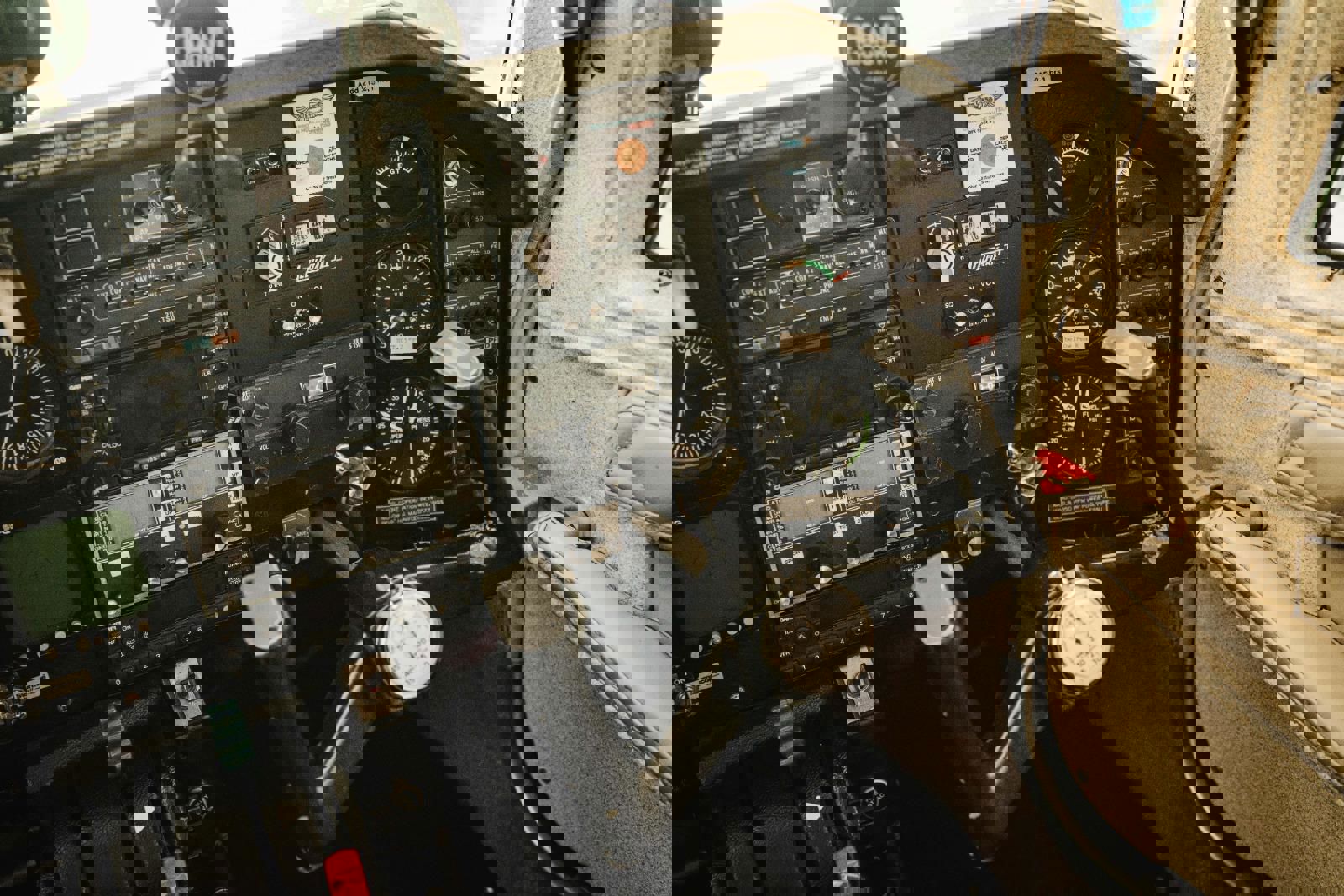 1977 Mooney M20J 201 - Interior