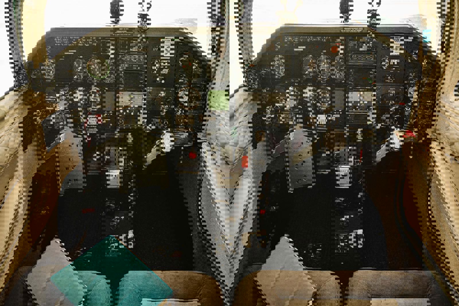 1977 Mooney M20J 201 - Interior