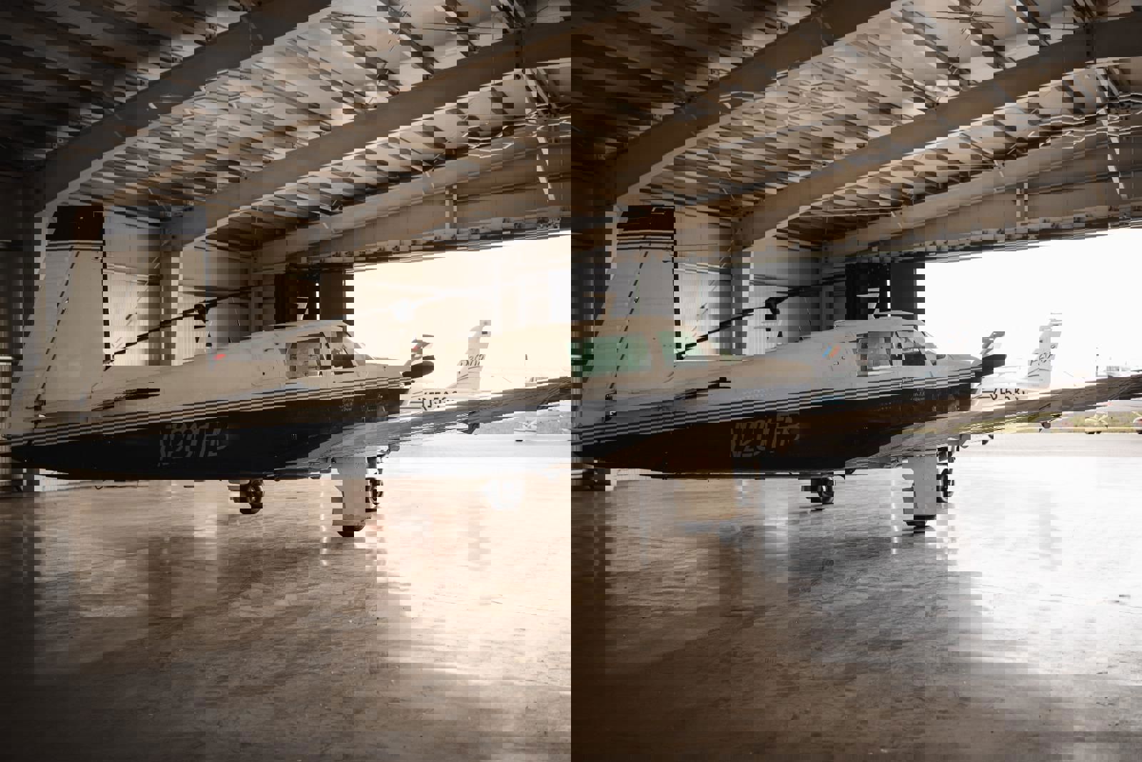 1977 Mooney M20J 201 - Exterior