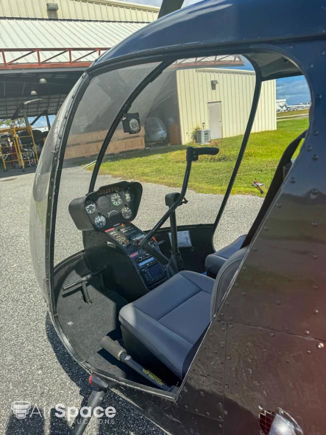 2004 Robinson R22 - Exterior