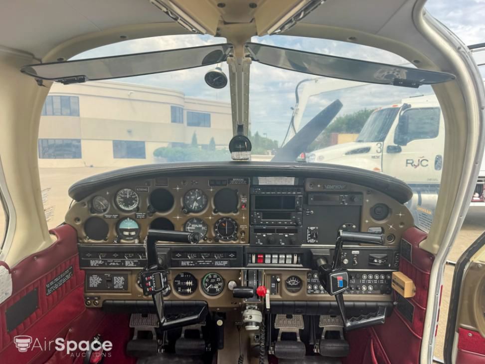 1977 Piper PA-28-181 Archer II - Interior