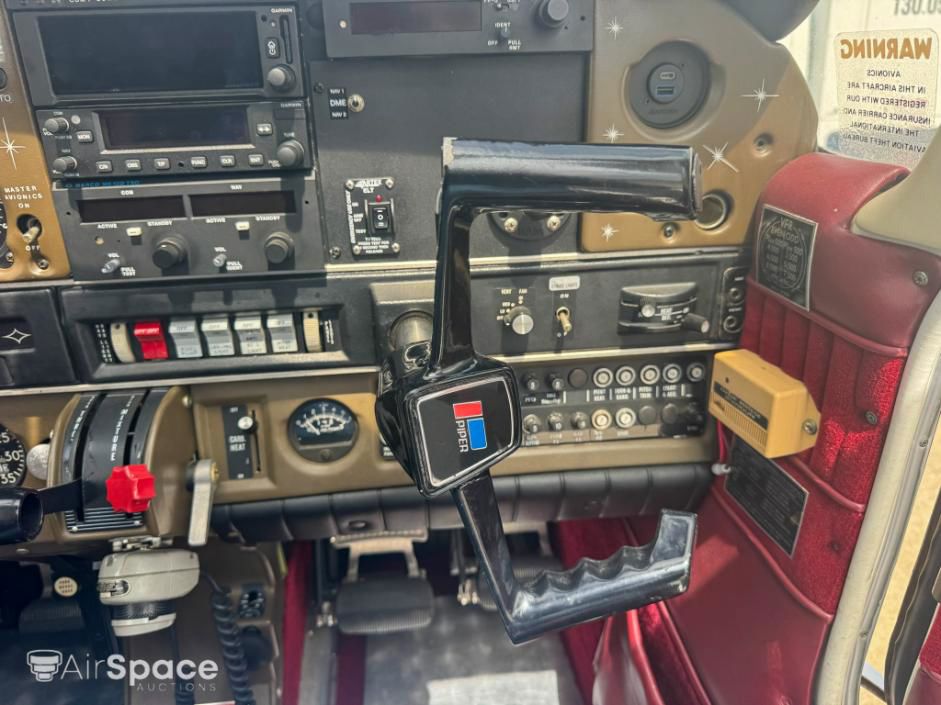 1977 Piper PA-28-181 Archer II - Interior