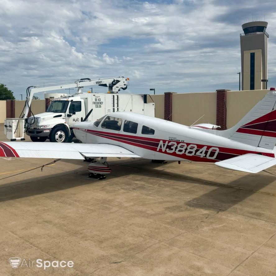 1977 Piper PA-28-181 Archer II - Exterior