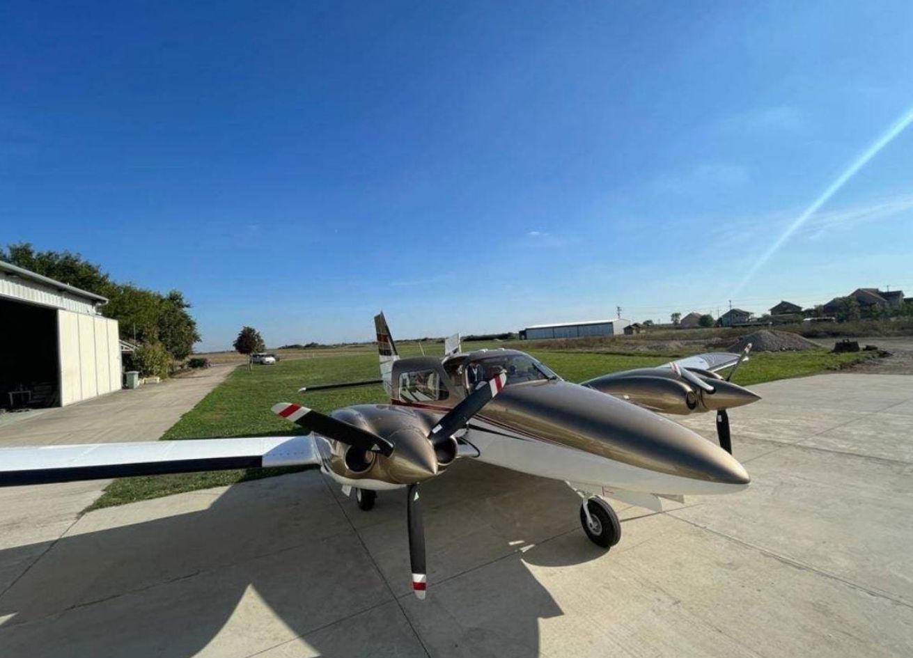 1998 Piper PA-34-220T Seneca V - Exterior