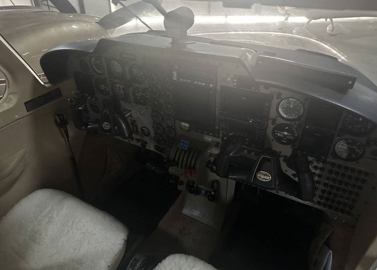 1998 Piper PA-34-220T Seneca V - Interior