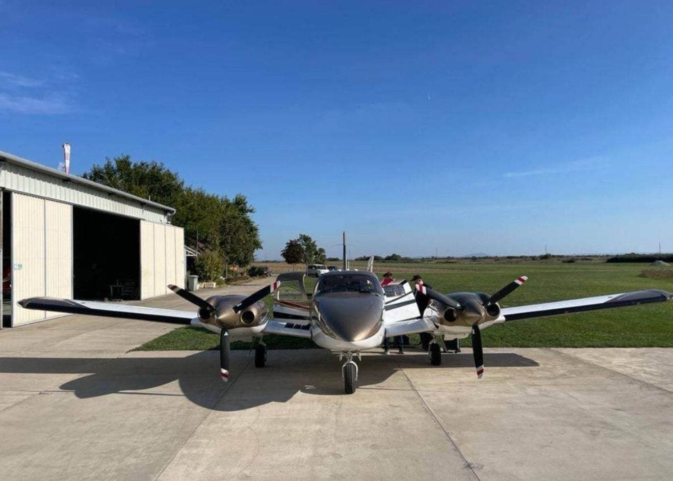 1998 Piper PA-34-220T Seneca V - Exterior