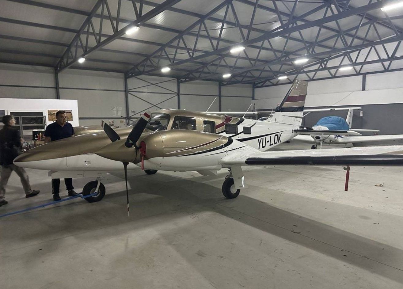 1998 Piper PA-34-220T Seneca V - Exterior
