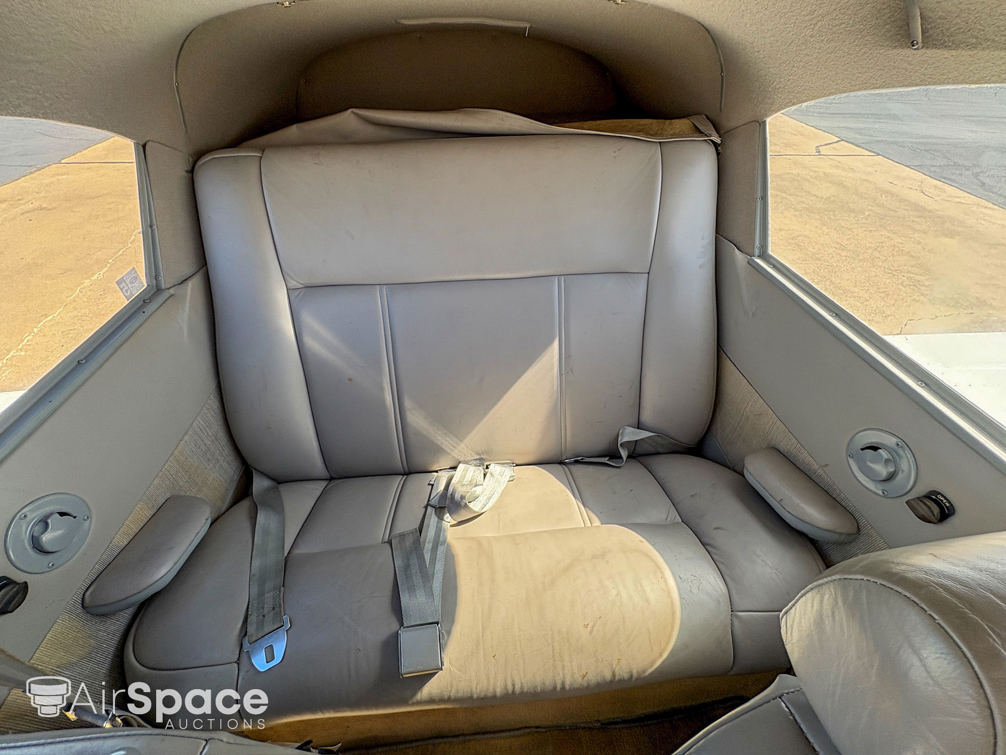 1959 Piper PA-24-180 Comanche - Interior