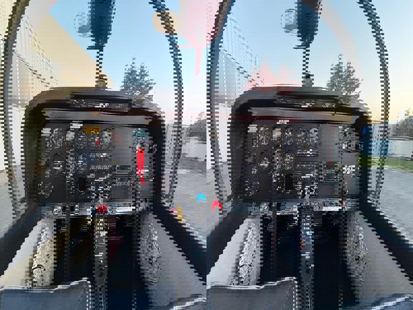 1988 Robin DR400-235 - Interior