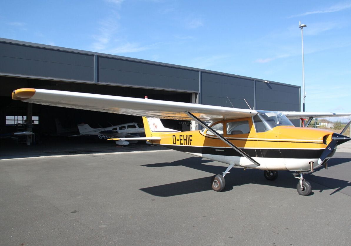 1966 Cessna (Reims) F172G - Exterior