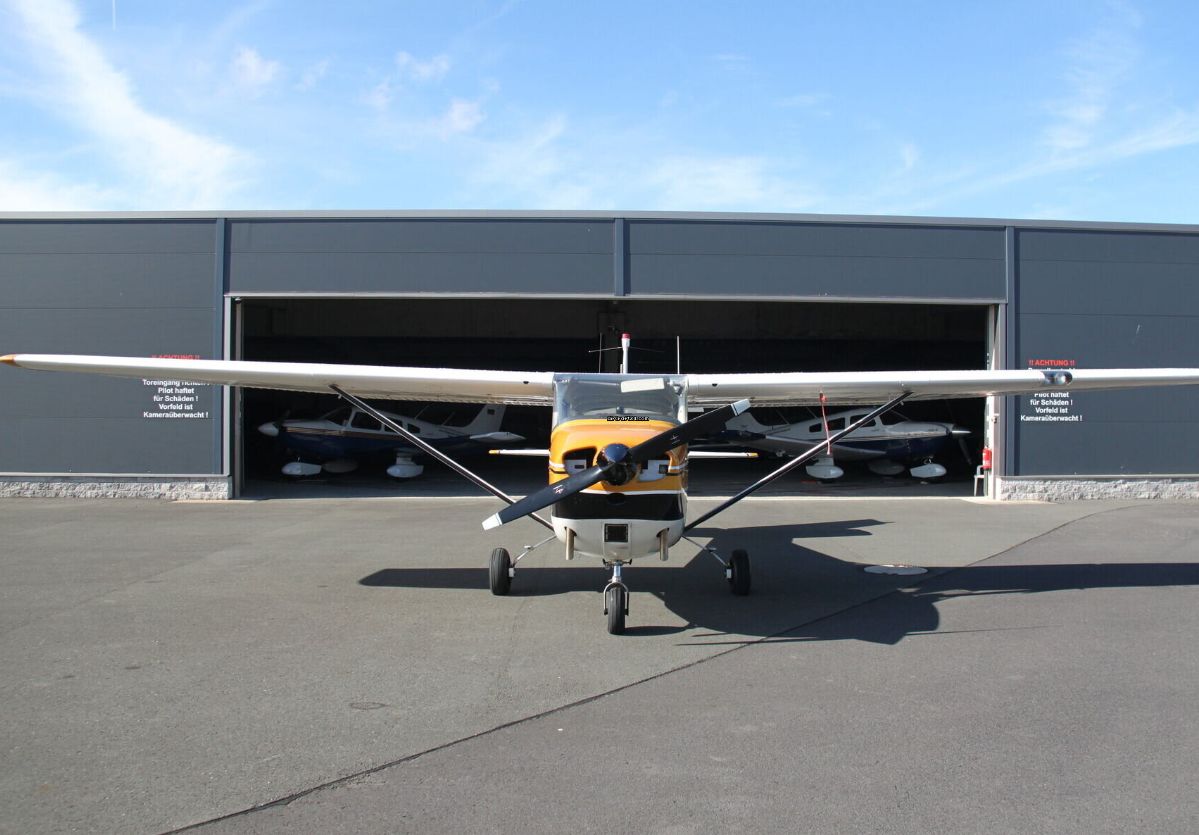 1966 Cessna (Reims) F172G - Exterior