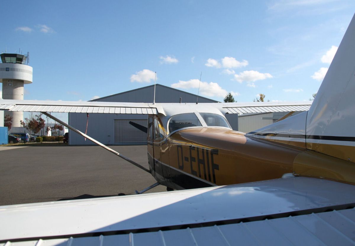 1966 Cessna (Reims) F172G - Exterior