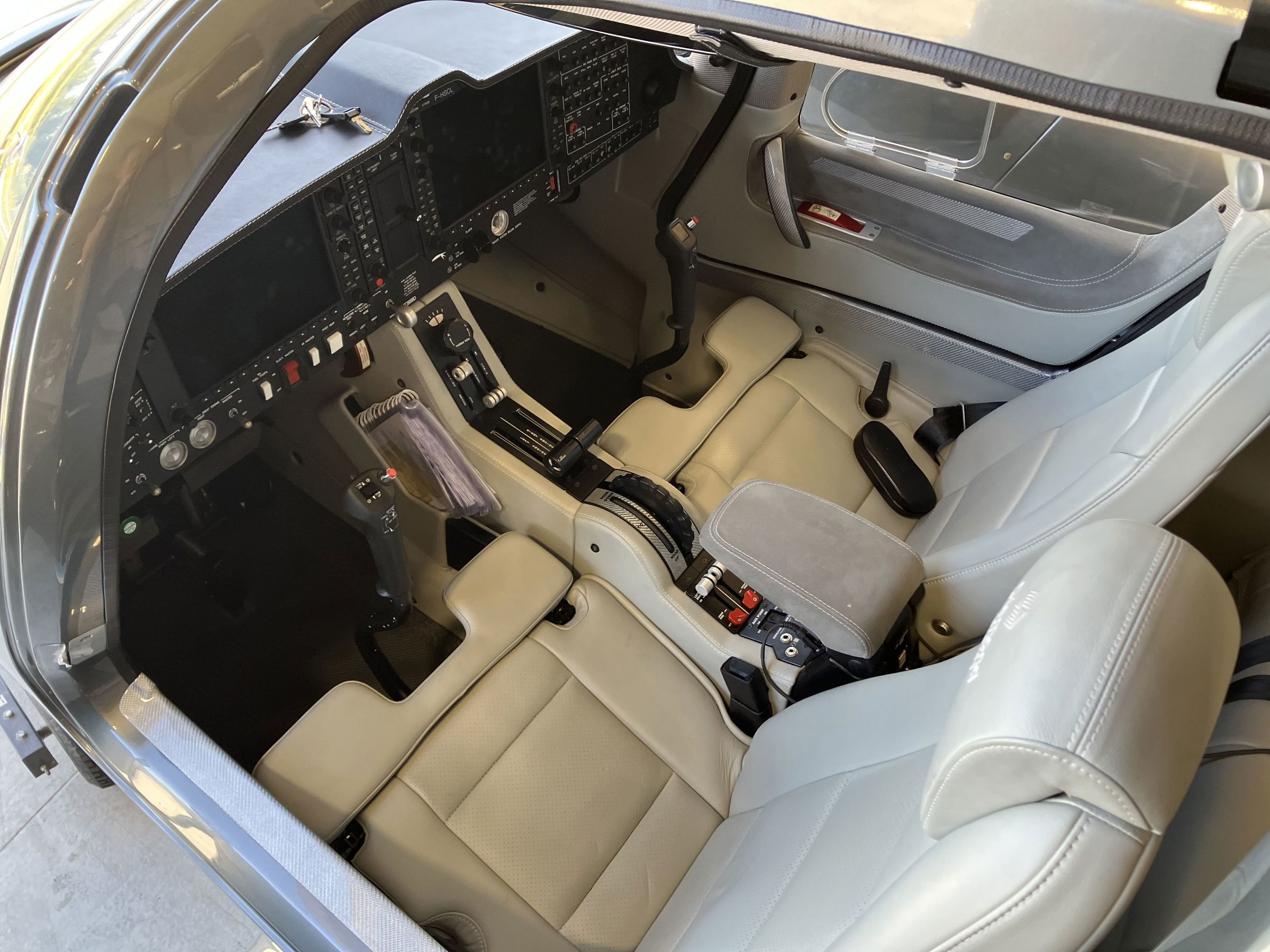 2021 Diamond DA62 - Interior