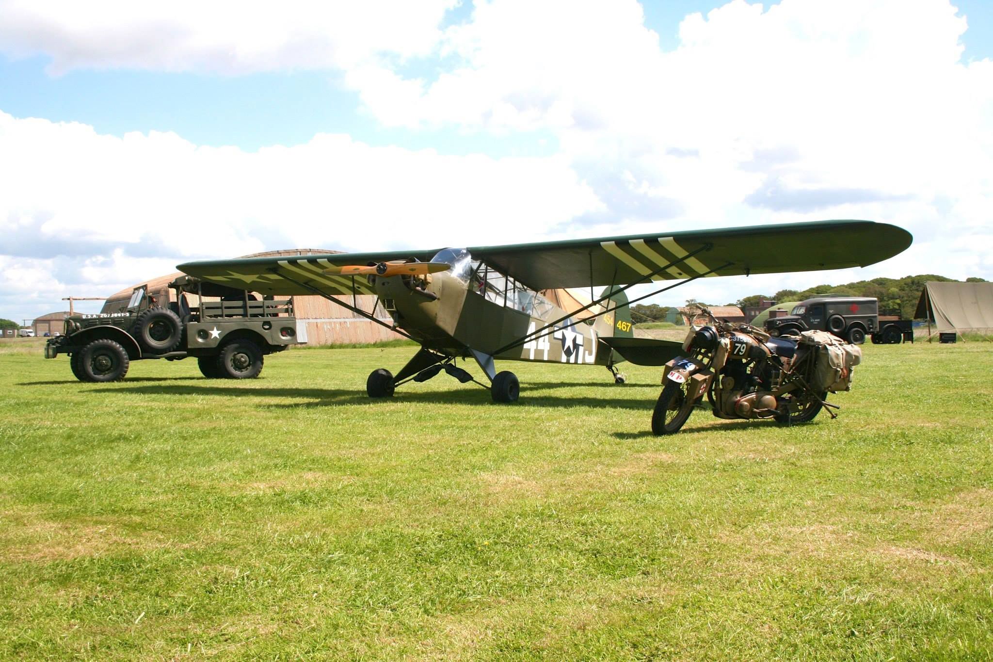 1944 Piper L-4J - Exterior