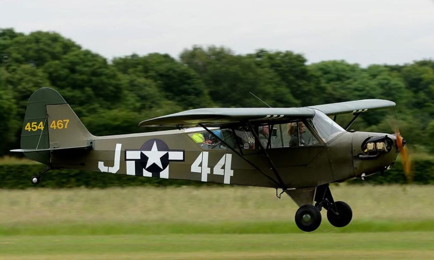 1944 Piper L-4J - Exterior