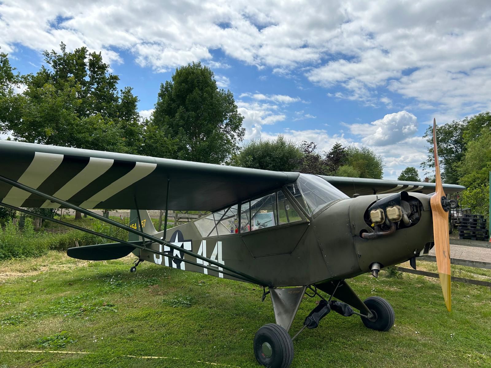 1944 Piper L-4J - Exterior