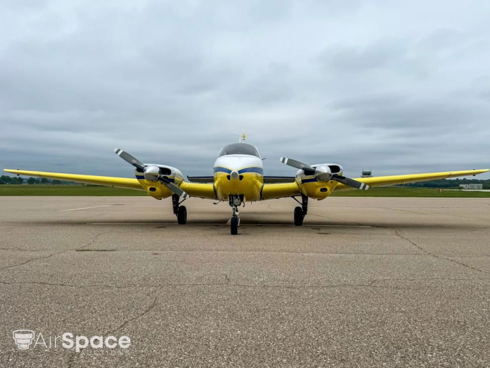 1962 Beechcraft 95 Travel Air Model B95/B95A - Exterior