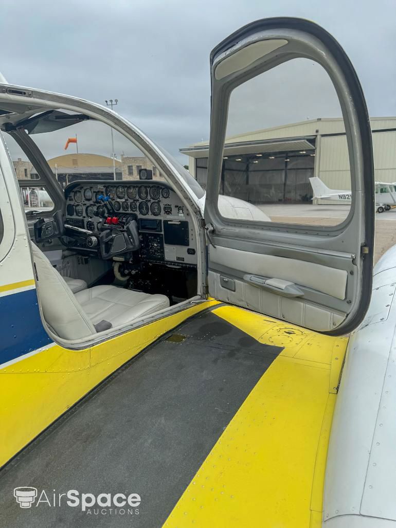 1962 Beechcraft 95 Travel Air Model B95/B95A - Interior