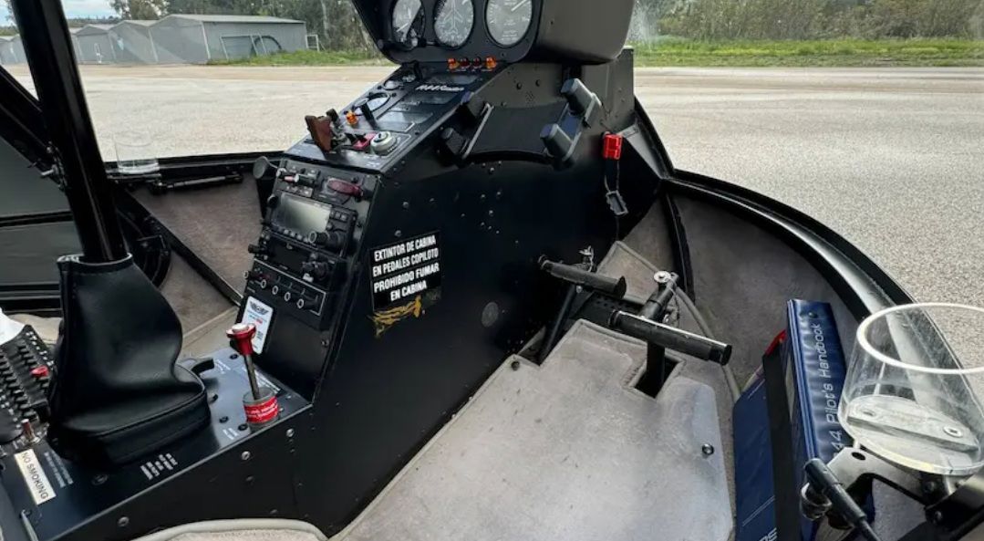 2004 Robinson R-44 Raven - Interior