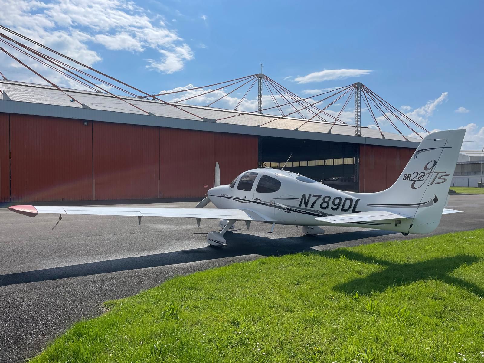 2006 Cirrus SR22 G2 - Exterior